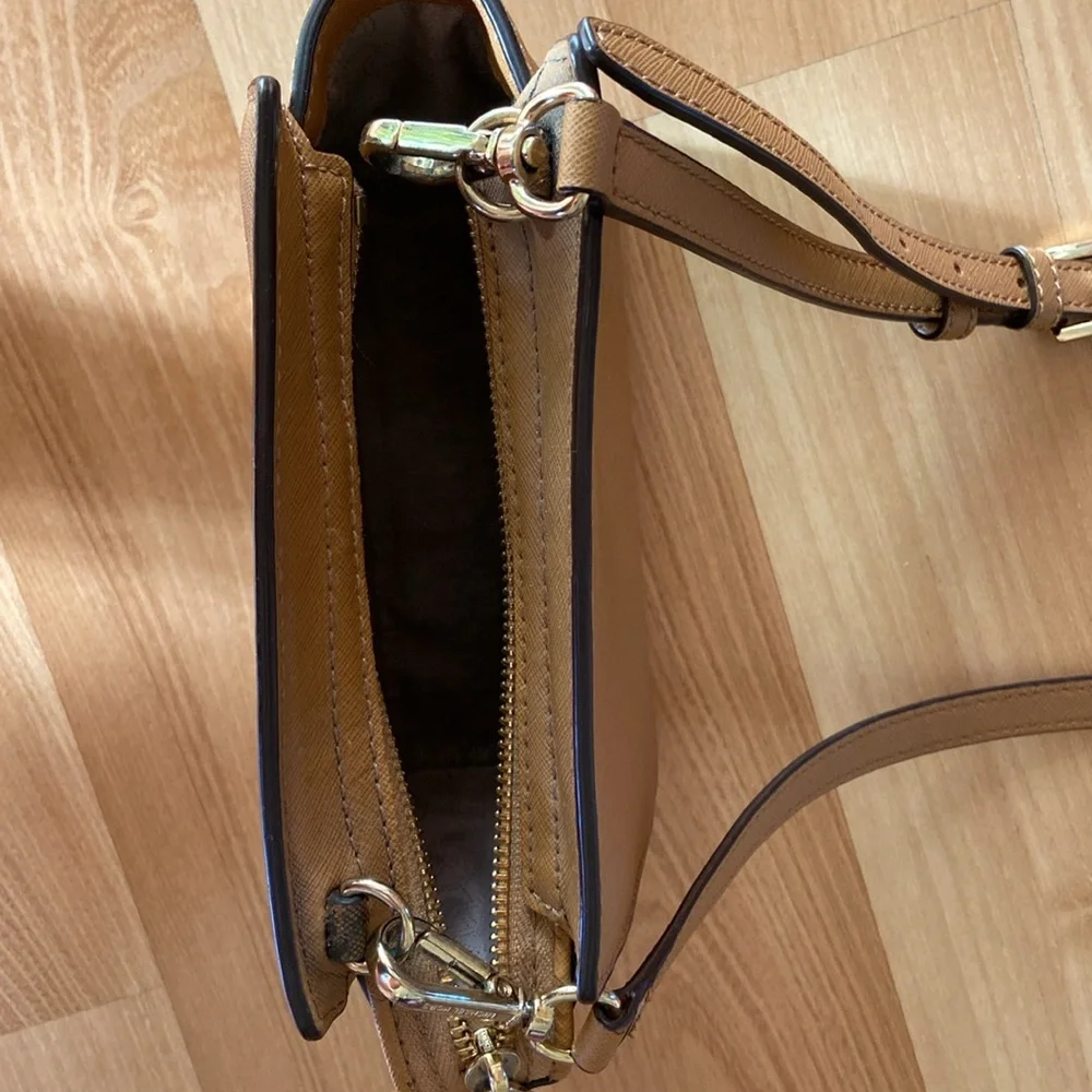 Small Michael Kors Handbag - Picture 13 of 14